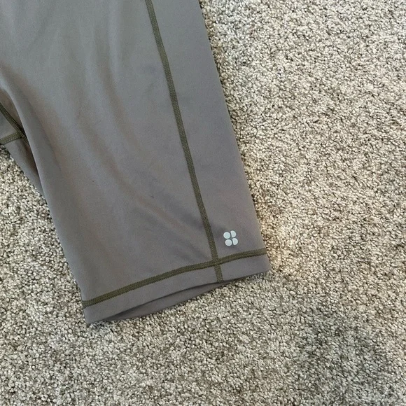 Sweaty Betty All Day Olive/Army Green Bike Shorts. Yoga. Athleisure. Pilates. S - Picture 2 of 10